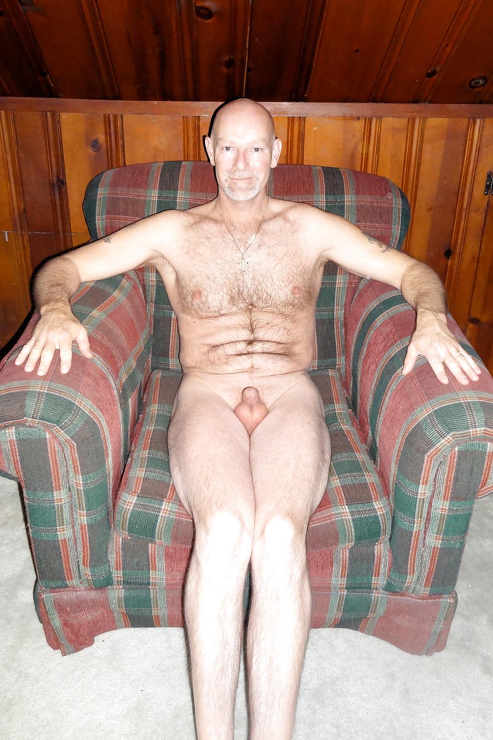 8P Exhibitionist who loves to be naked
