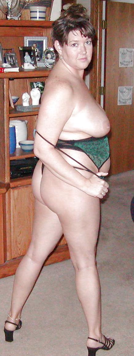 25P Sexy Mature Posing