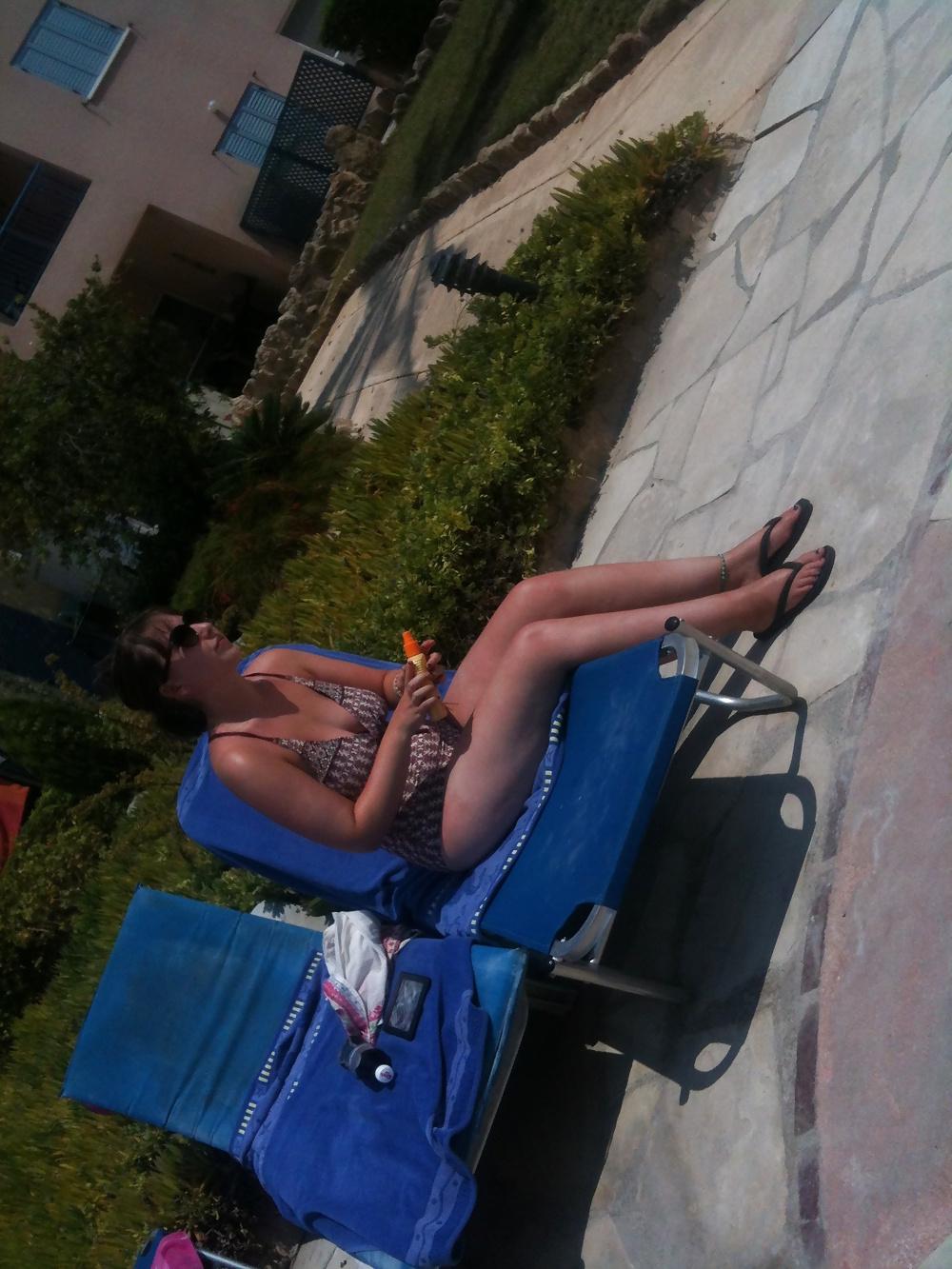 25P Poolside