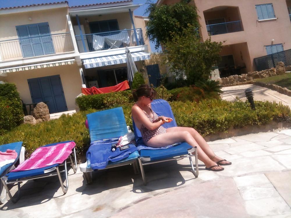 25P Poolside