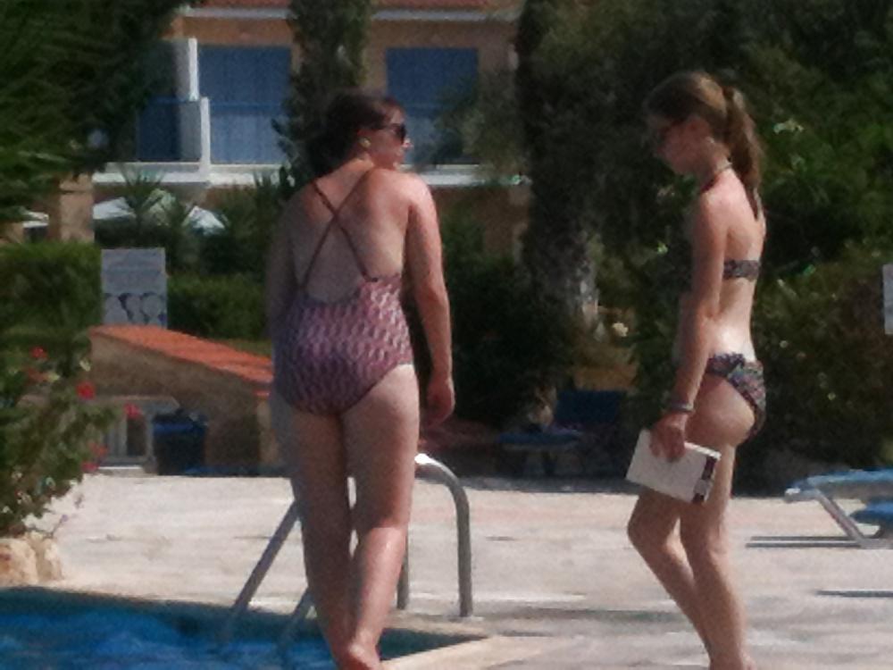 25P Poolside