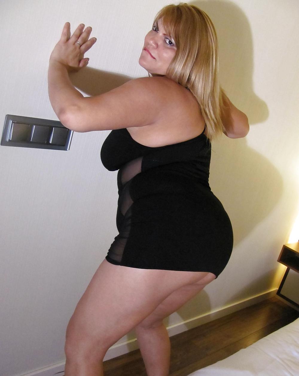 16P Chubby mature slut playing with herself