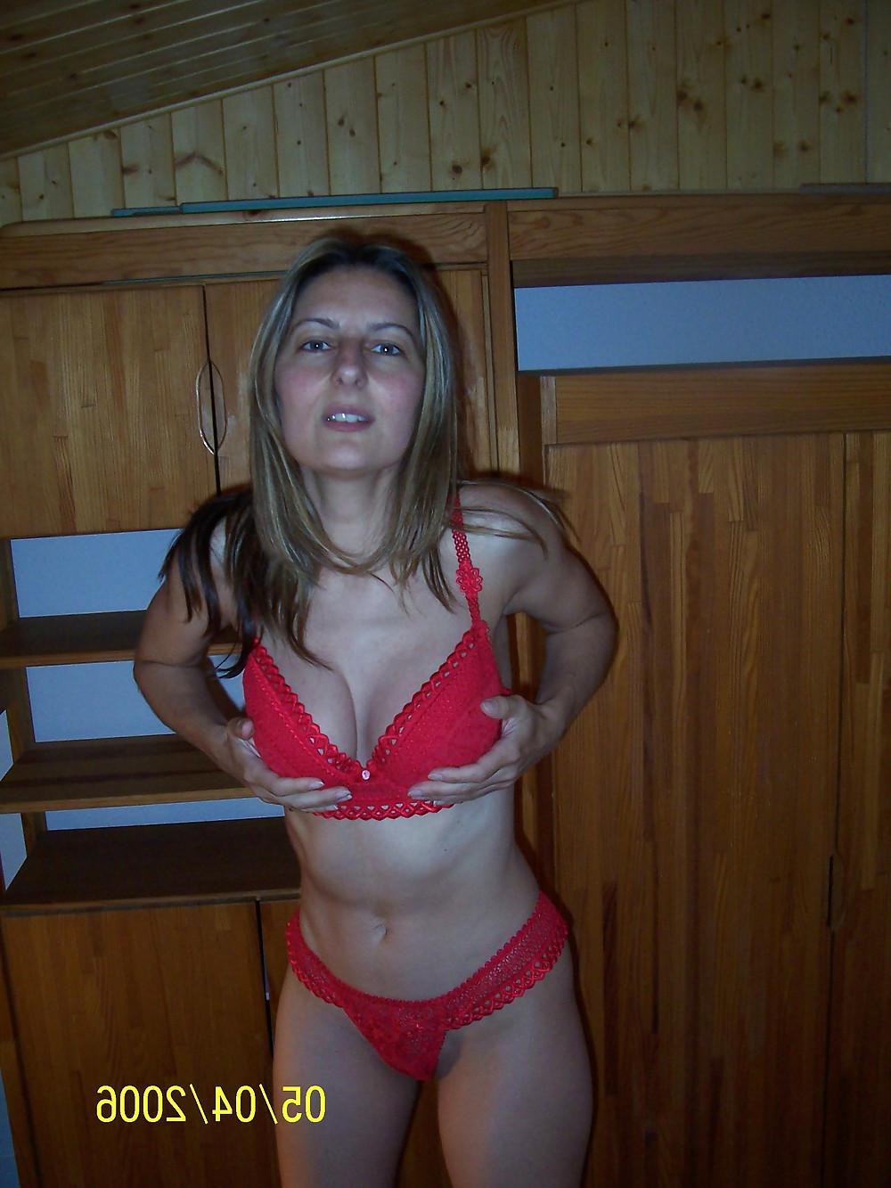 25P Blonde posing nude 2