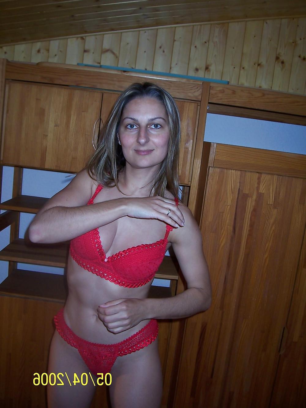 25P Blonde posing nude 2