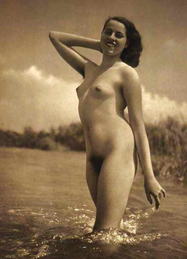 16P Vintage lady's &  Water-num-001