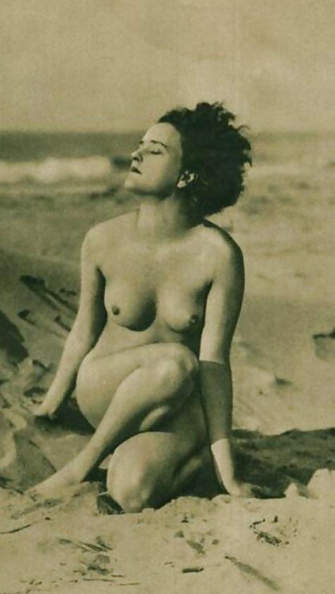 16P Vintage lady's &  Sand-num-001