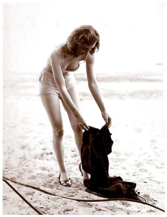 16P Vintage lady's &  Sand-num-001