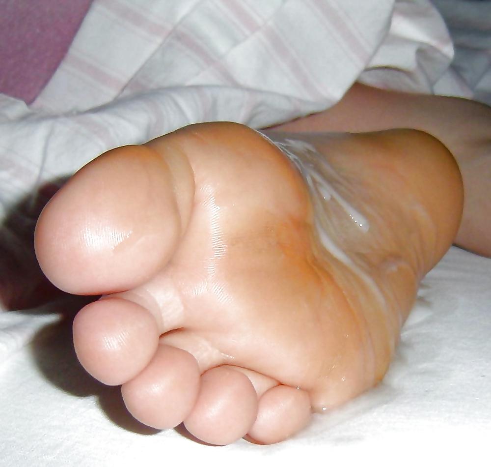 12P Girls feet covered in cum