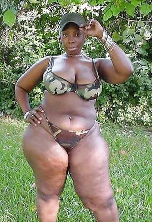 25P Mature women in bikinis 