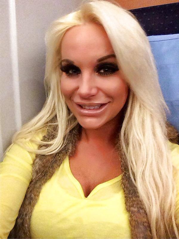 23P Gina Lisa Lohfink - Facebook Bilder