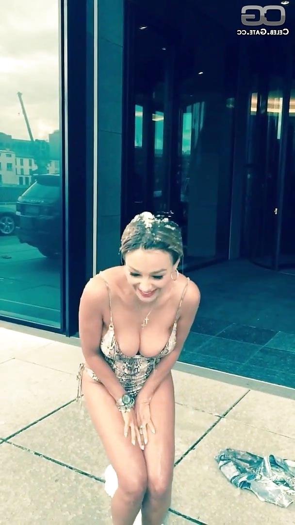 6P Verona Pooth Ice Bucket Bikini Oops Nip Slip