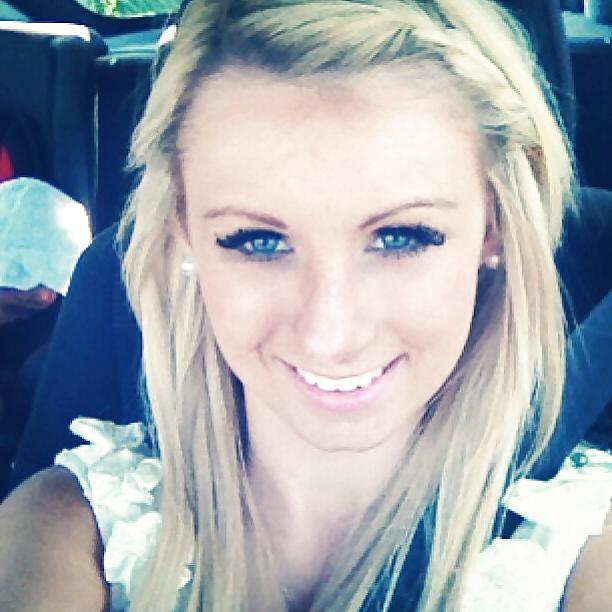 20P Sister posing