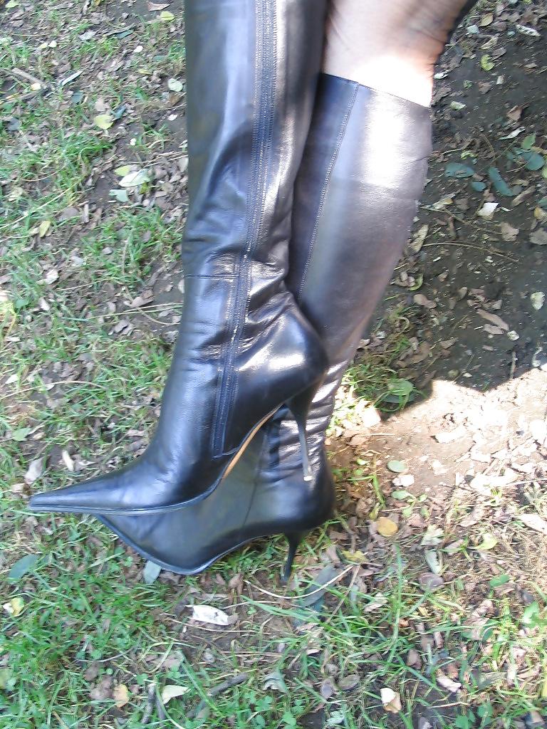 25P G I L F 82 ( in leather skirt )