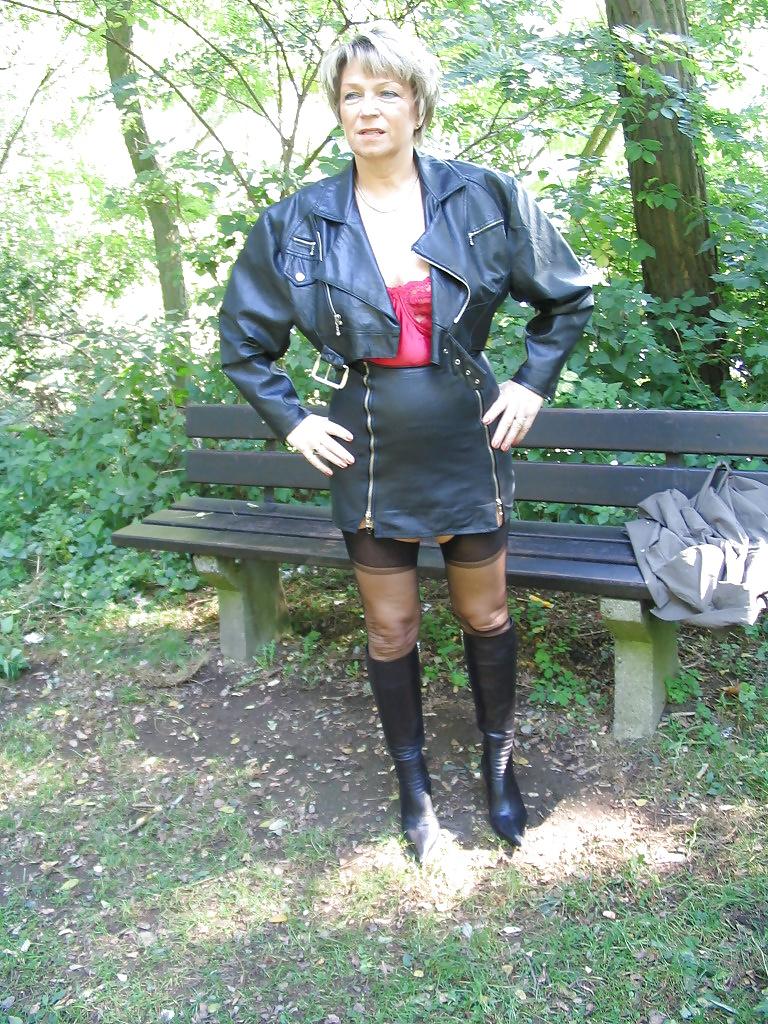 25P G I L F 82 ( in leather skirt )