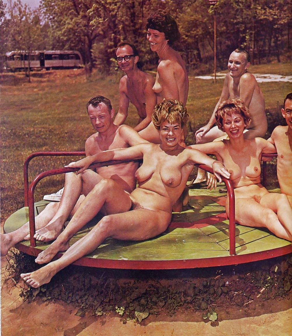 25P Groups Of Naked People - Vintage Edition - Vol. 8