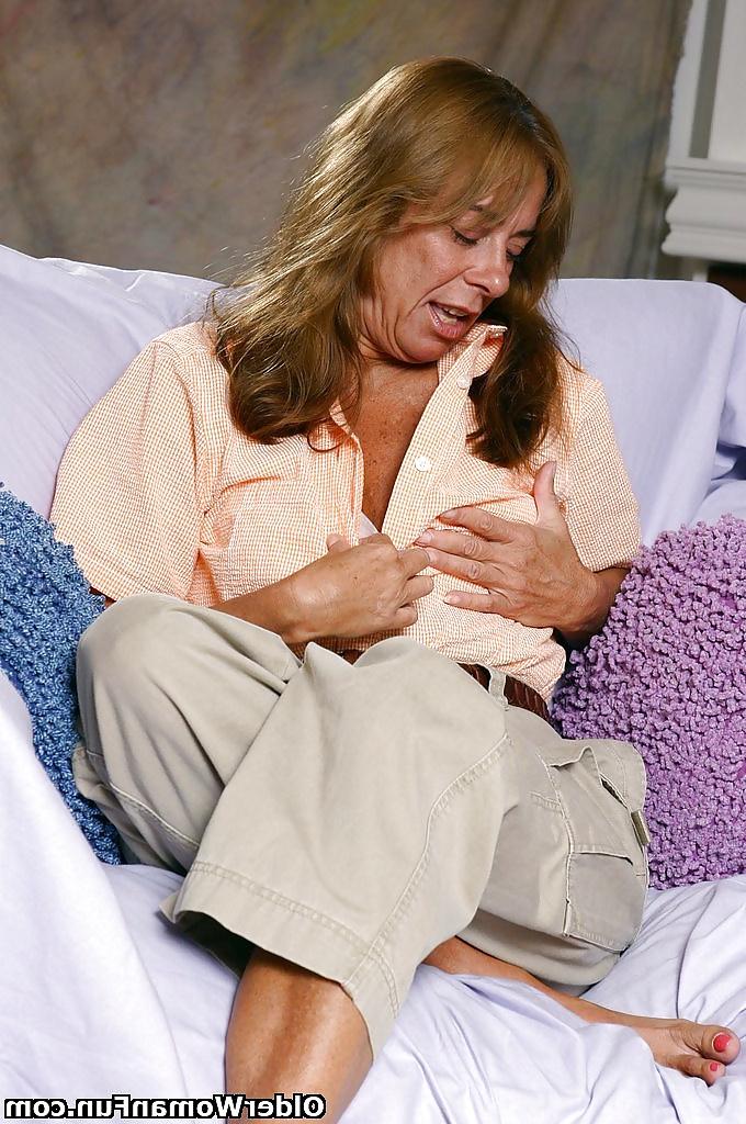 16P Tanned mom Shana from OlderWomanFun
