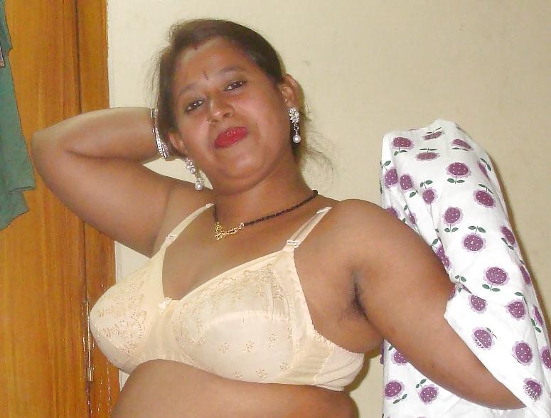 25P Preeti bhabhi sucking cock