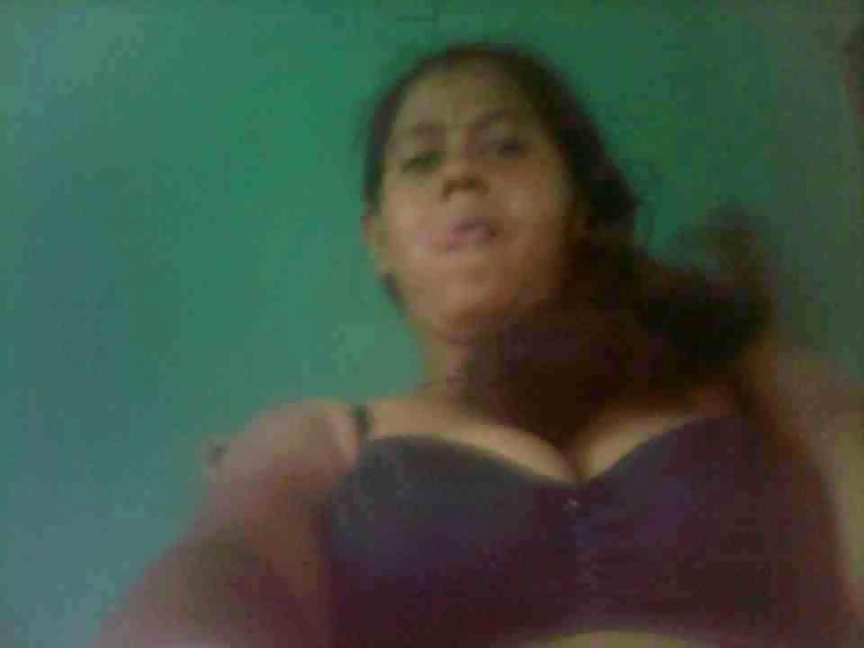 25P Preeti bhabhi sucking cock