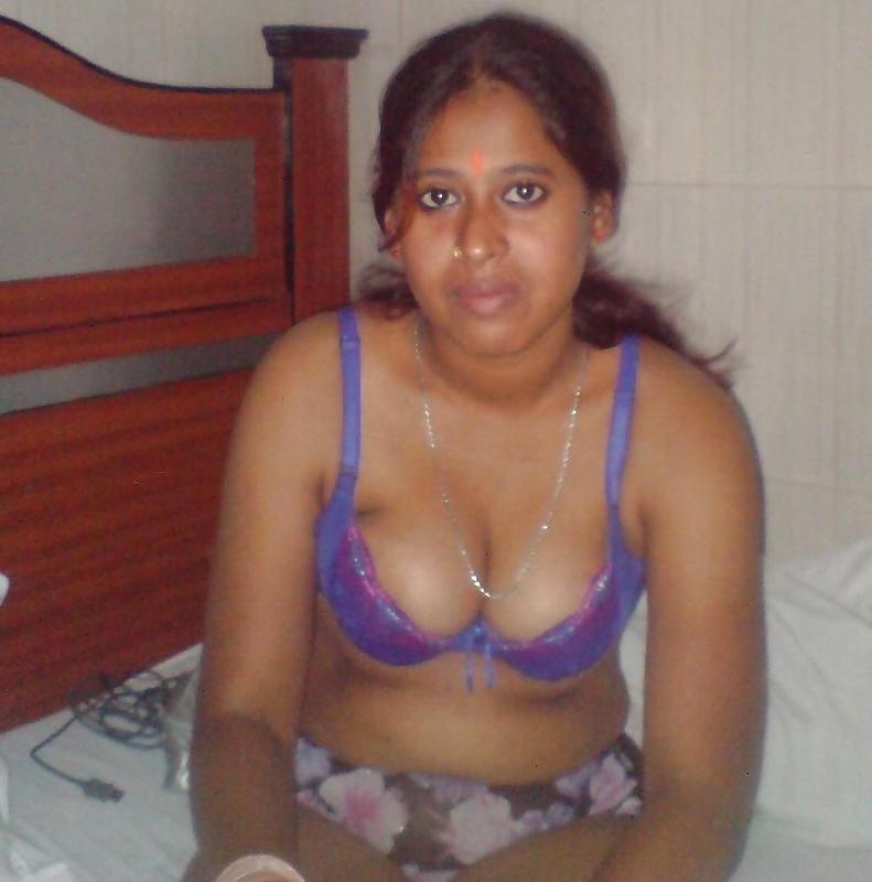 25P Preeti bhabhi sucking cock