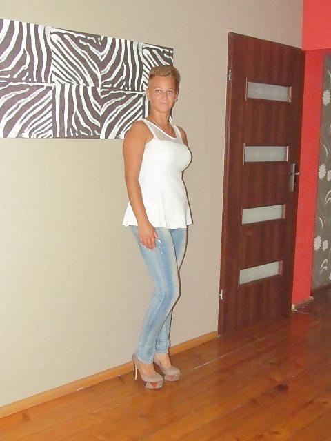 4P Polish slut Elzbieta in high heels