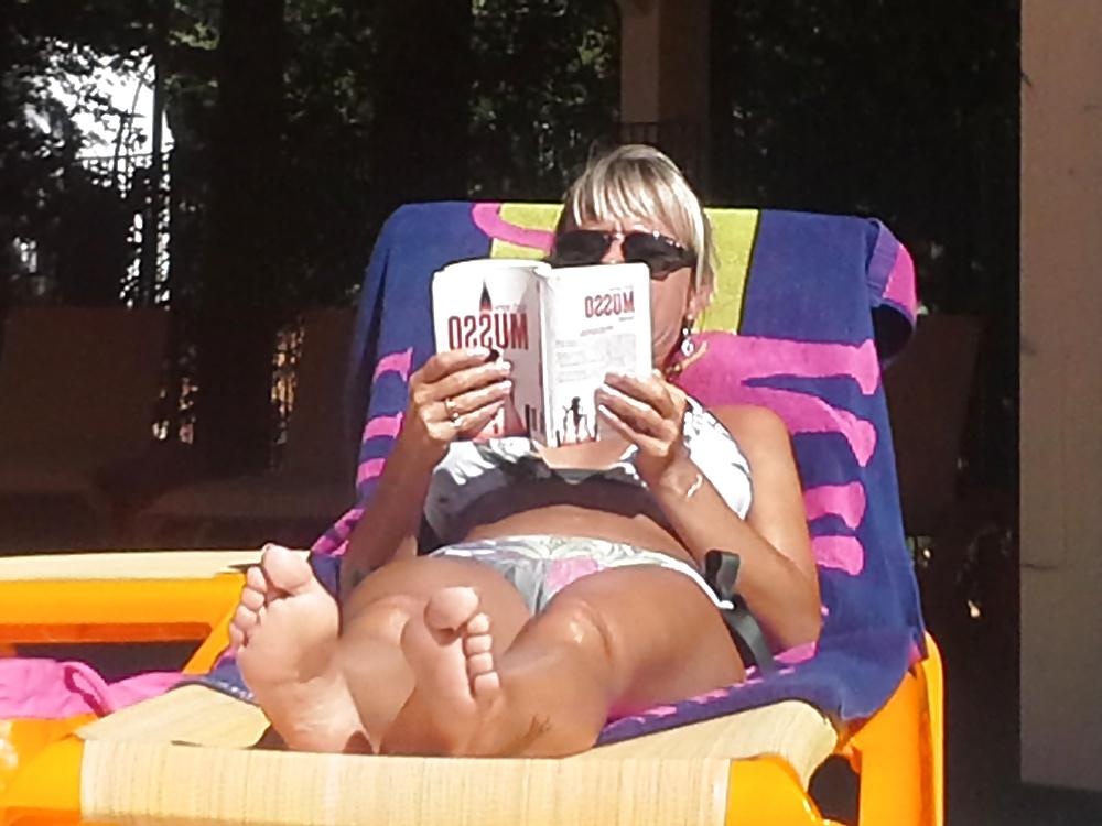 6P Naiades au bord de la piscine