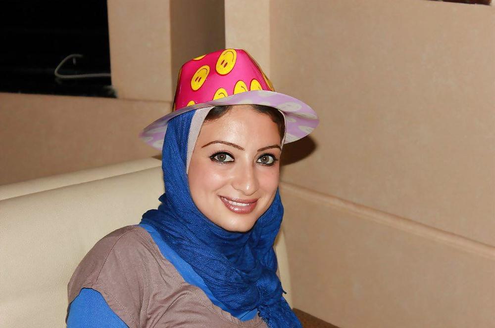 25P Arab Girls of Alexandria 
