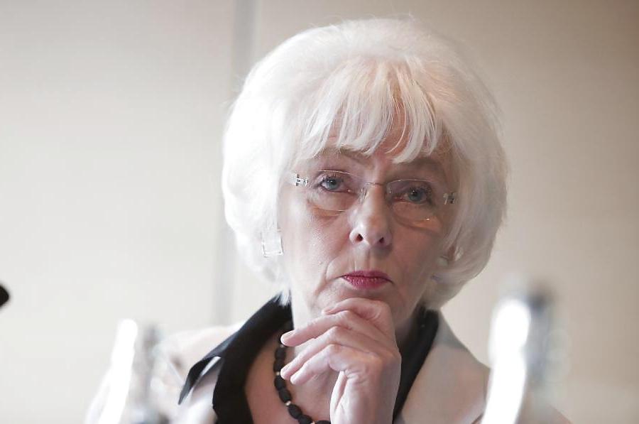 24P This Granny Makes Me Hard