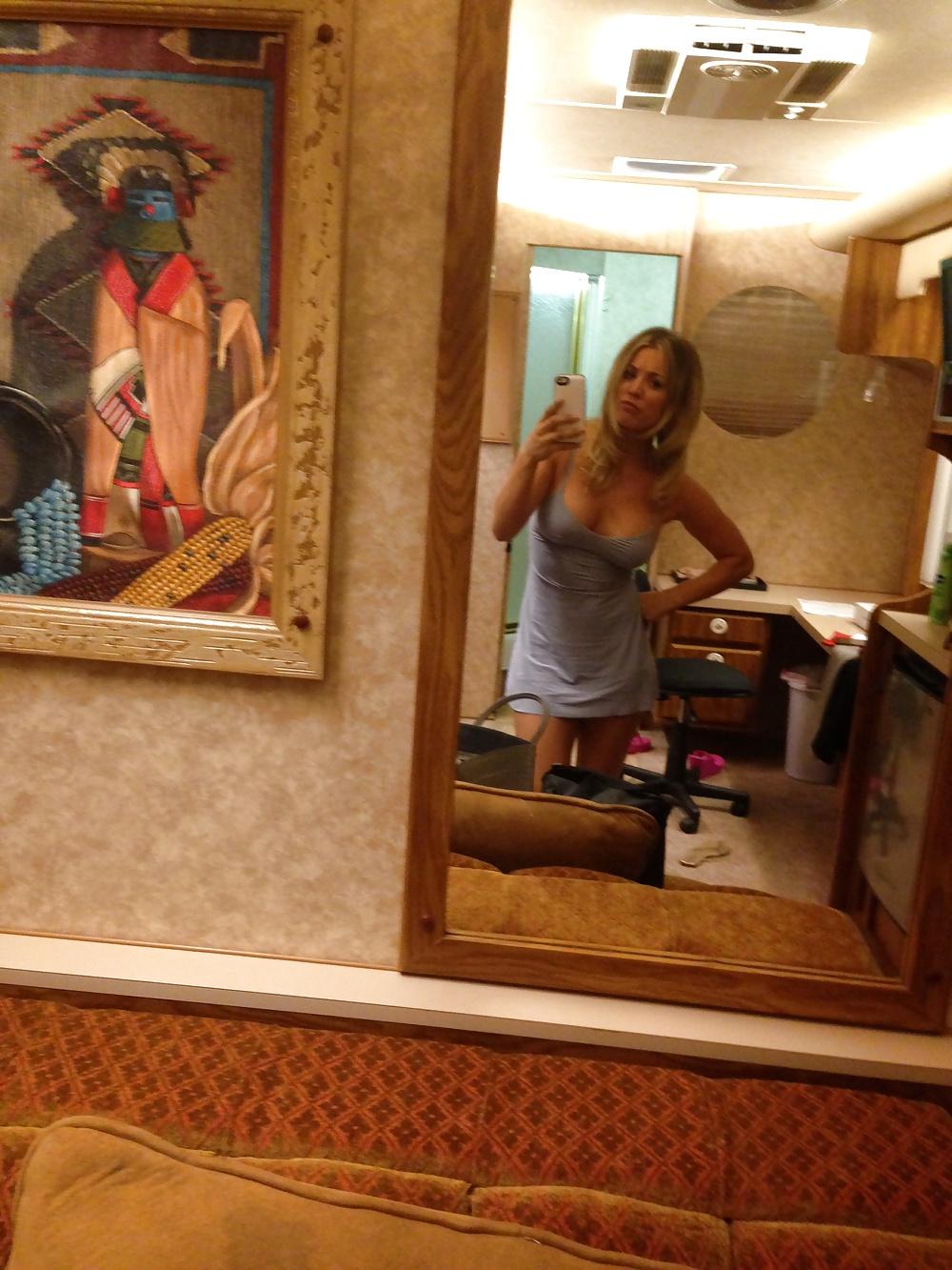 25P Kaley Cuoco all leaked pics