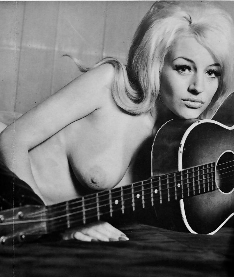 16P Vintage lady's & Guitars -num-001