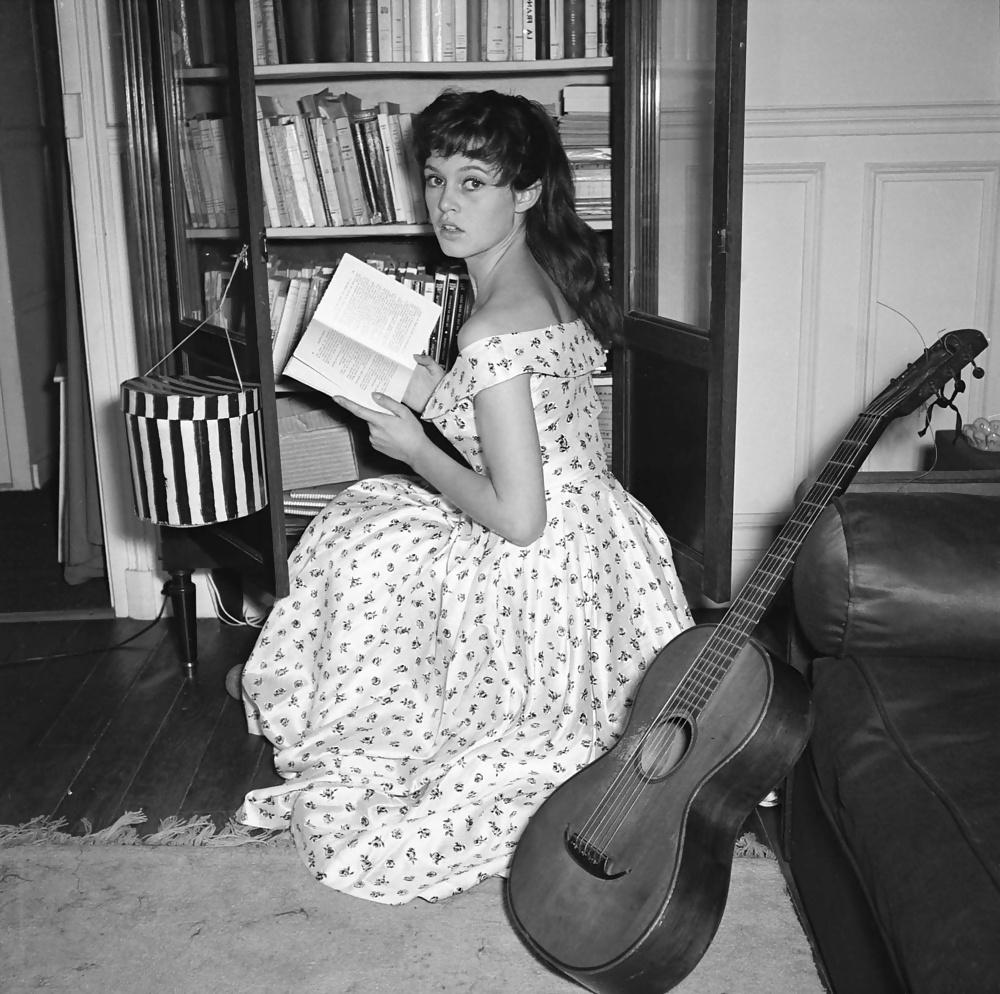 16P Vintage lady's & Guitars -num-001