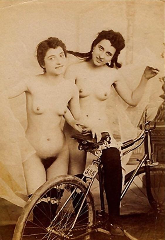 16P Vintage lady's & Bicycles-num-001