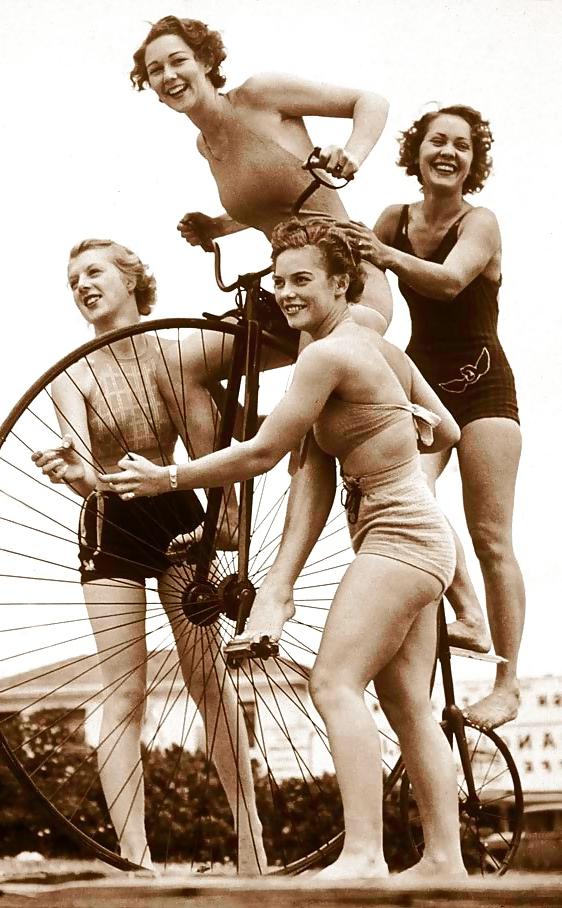 16P Vintage lady's & Bicycles-num-001