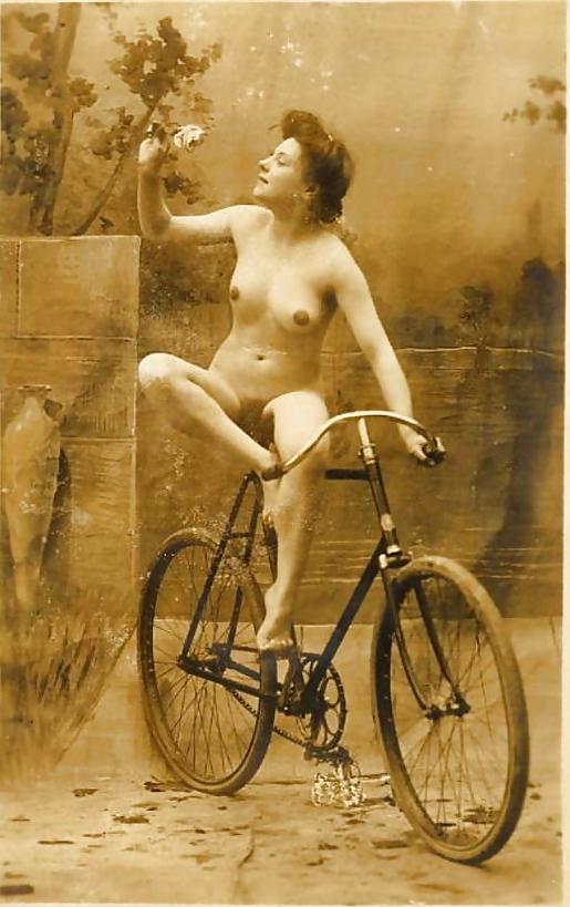 16P Vintage lady's & Bicycles-num-001