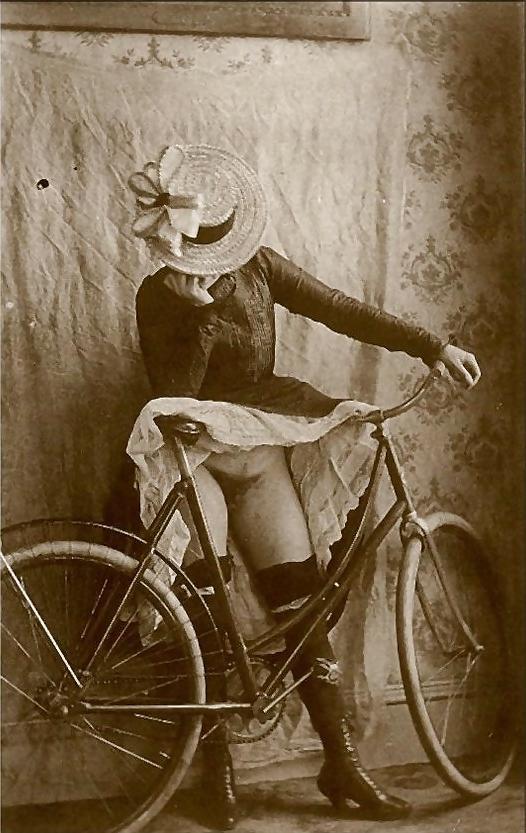 16P Vintage lady's & Bicycles-num-001