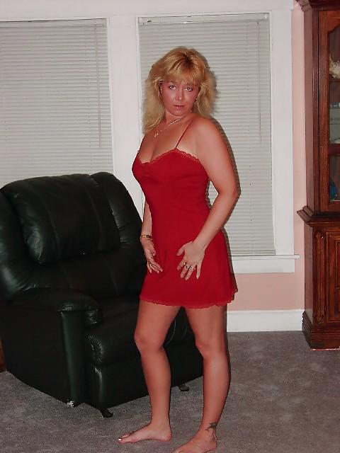 15P Hot blonde houswife posing - N. C. 