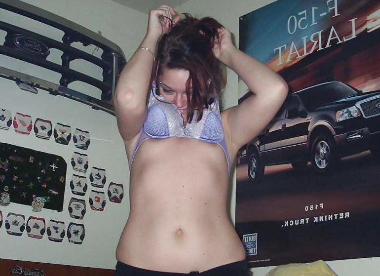 16P Brunette GF posing 