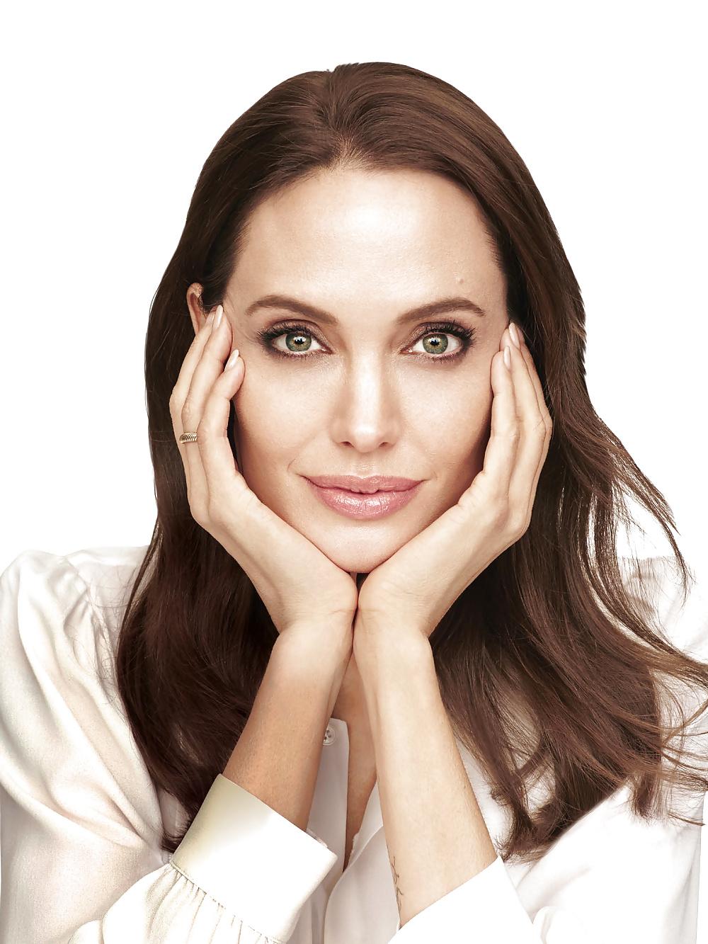 25P Angelina Jolie (Non porn)