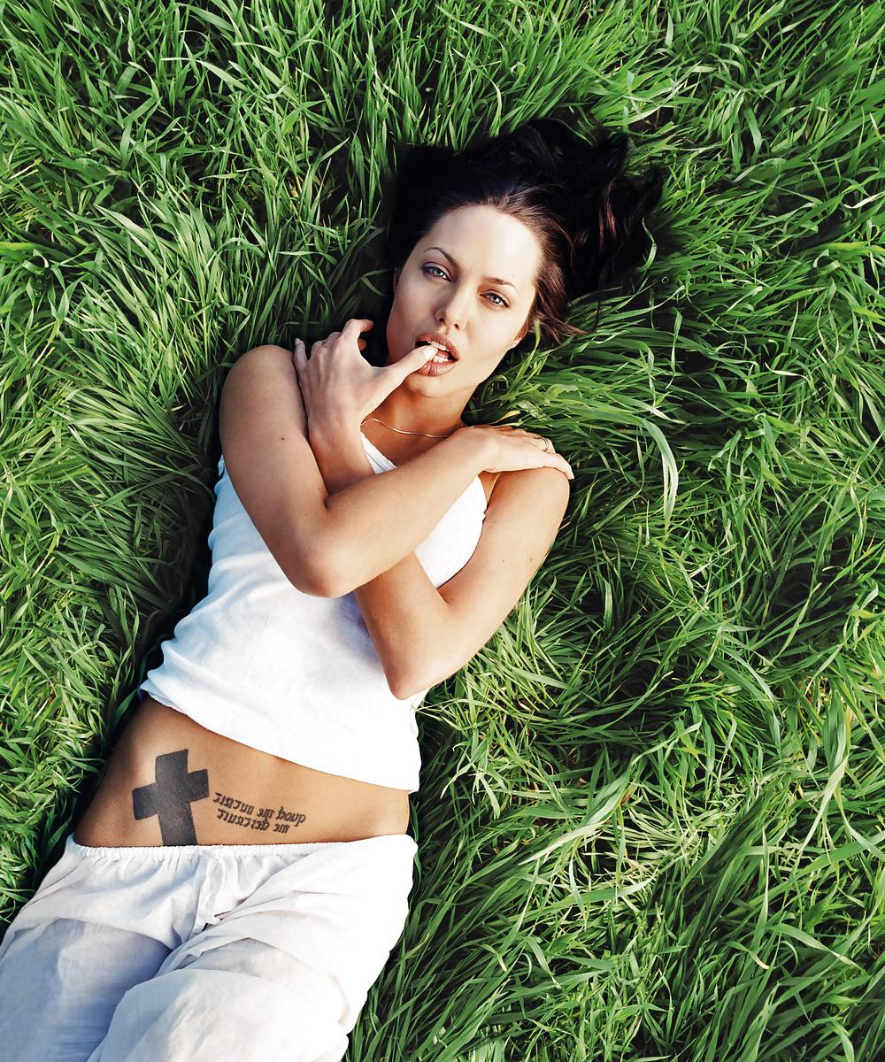 25P Angelina Jolie (Non porn)