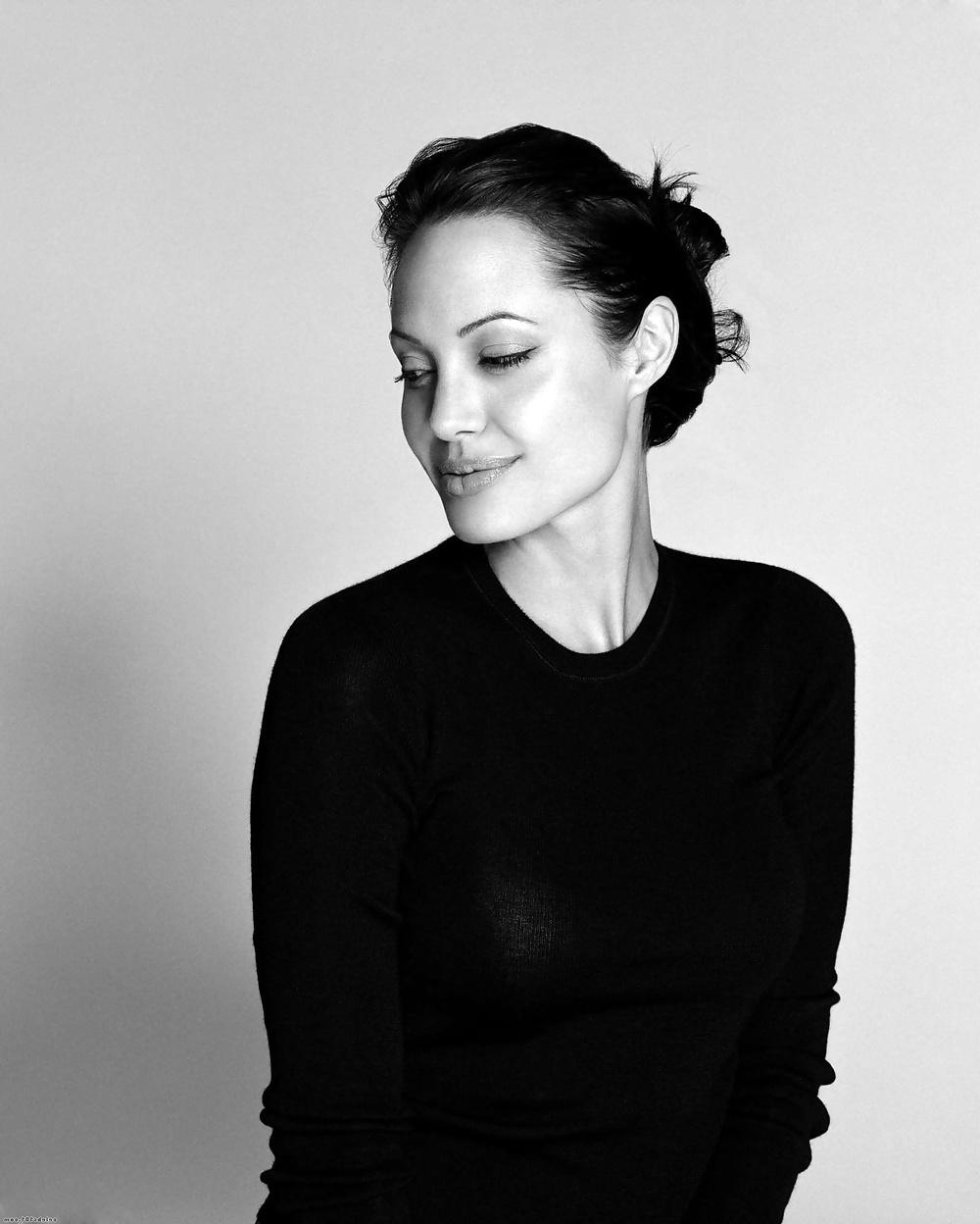 25P Angelina Jolie (Non porn)