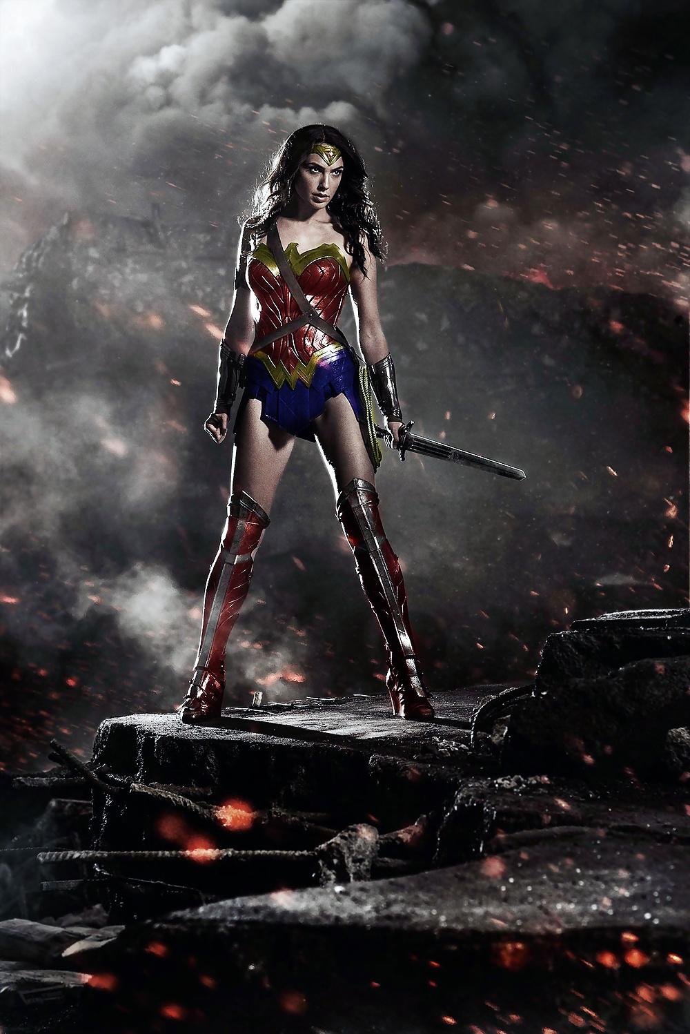 25P Superheroines and villain