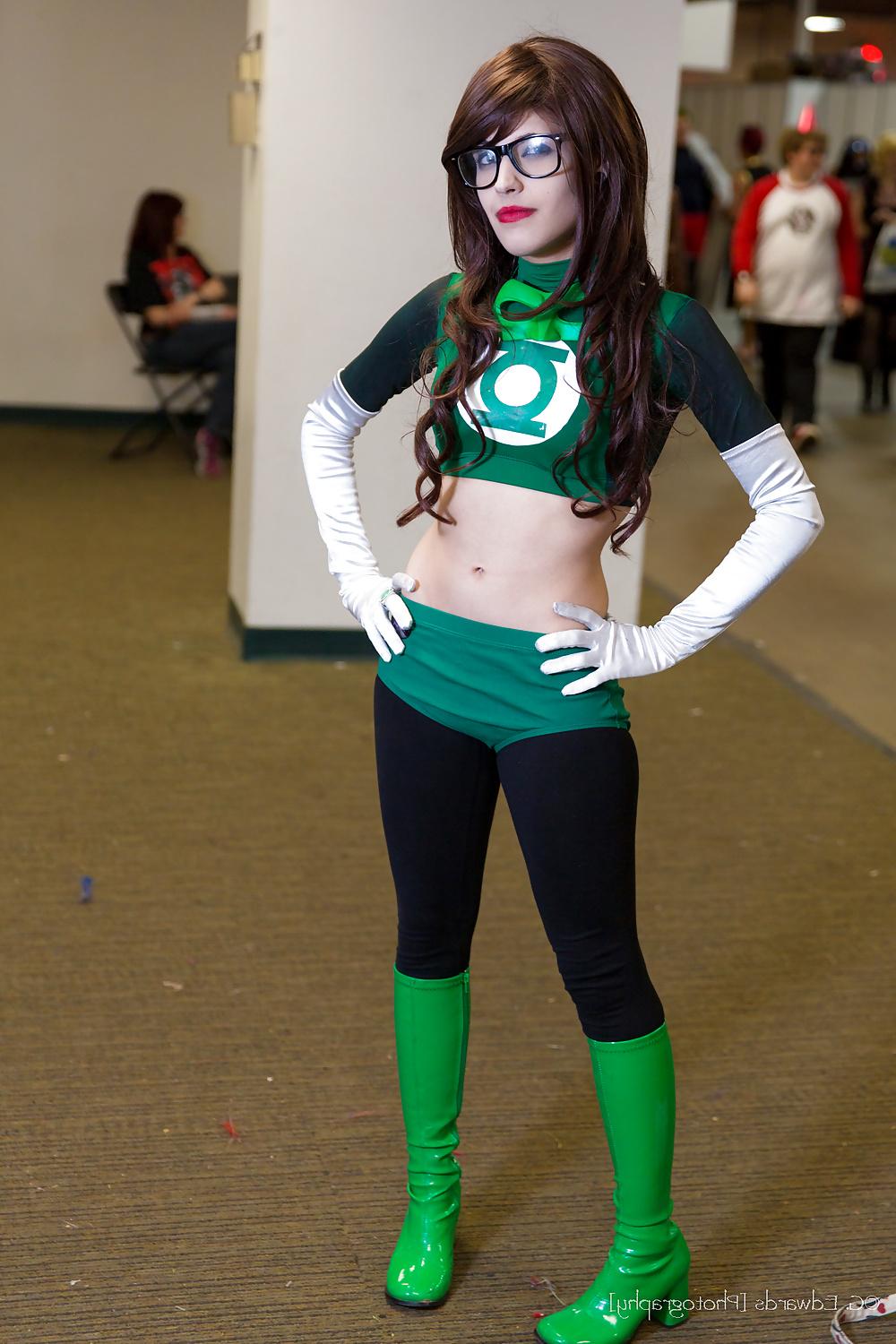 25P Superheroines and villain
