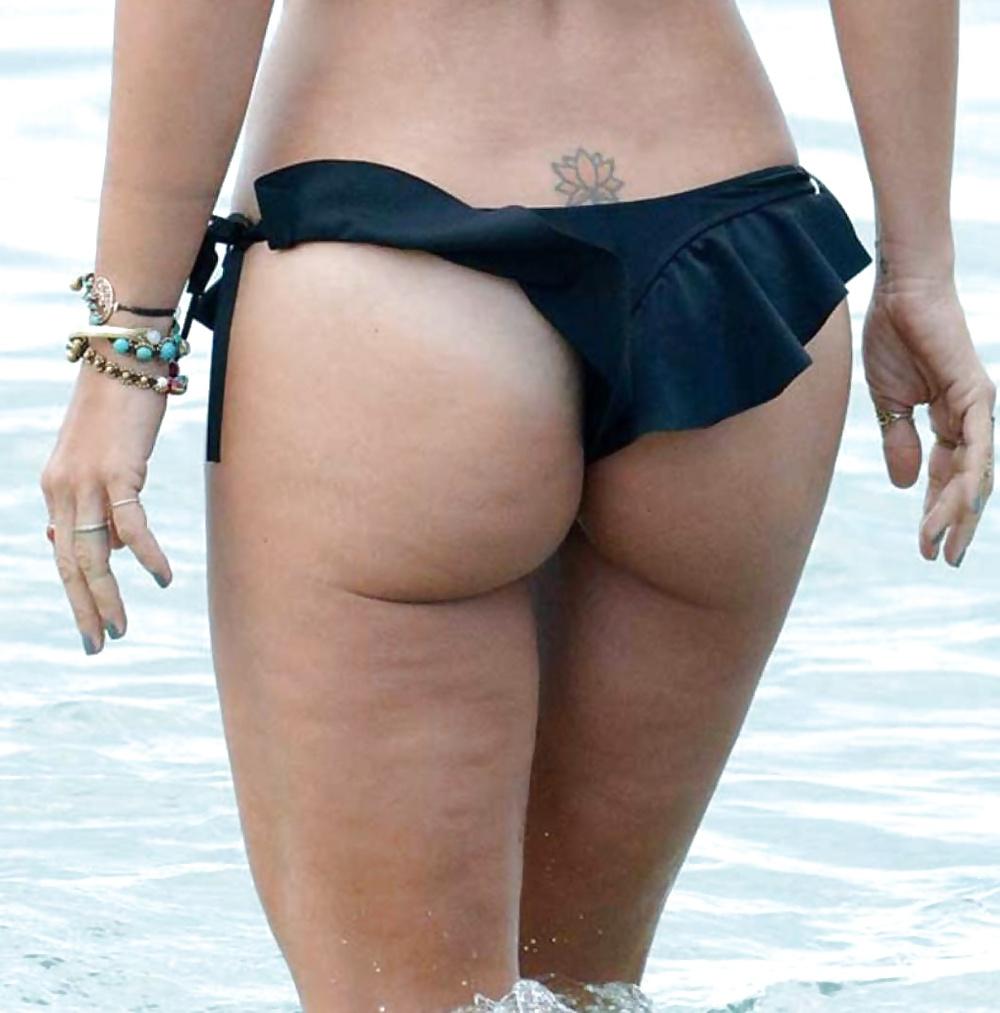25P GREEK CELEBRITY WOMEN