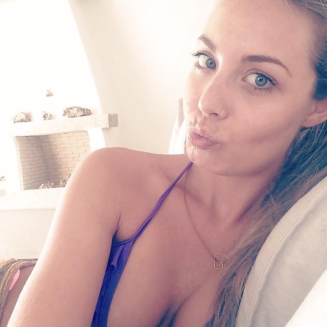 25P GREEK CELEBRITY WOMEN