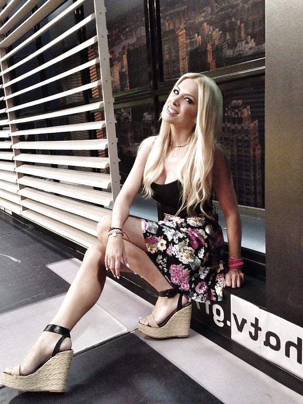 25P GREEK CELEBRITY WOMEN