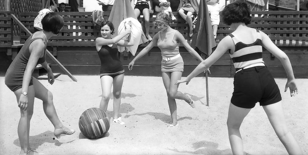 16P Vintage lady's &  Swimware-num-001