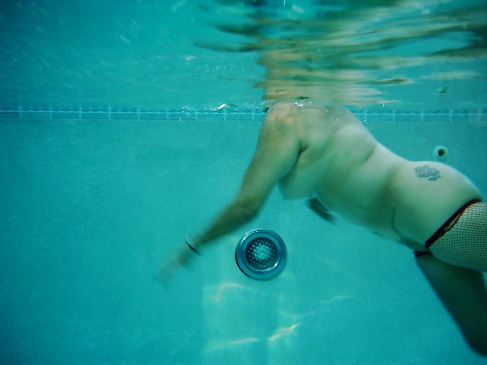 8P With high heels & outfit into the pool