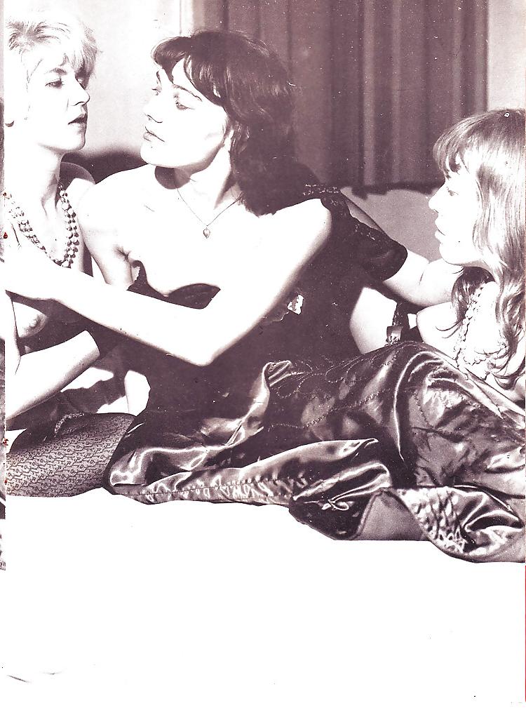 25P Vintage Magazines Petting Girls No 02