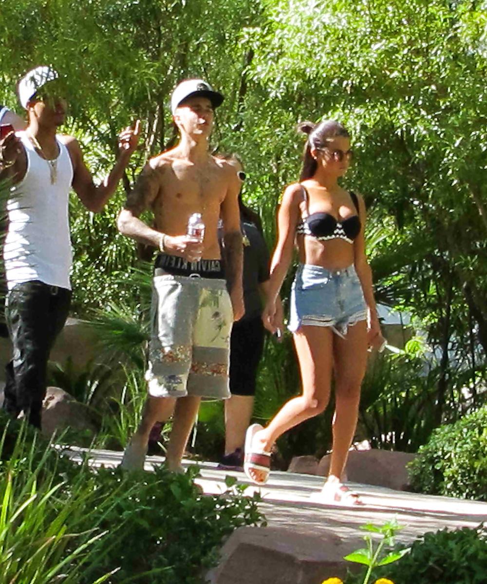 17P Lieblingsbilder von Selena Gomez am Pool