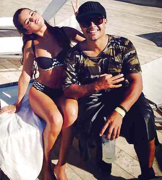 17P Lieblingsbilder von Selena Gomez am Pool