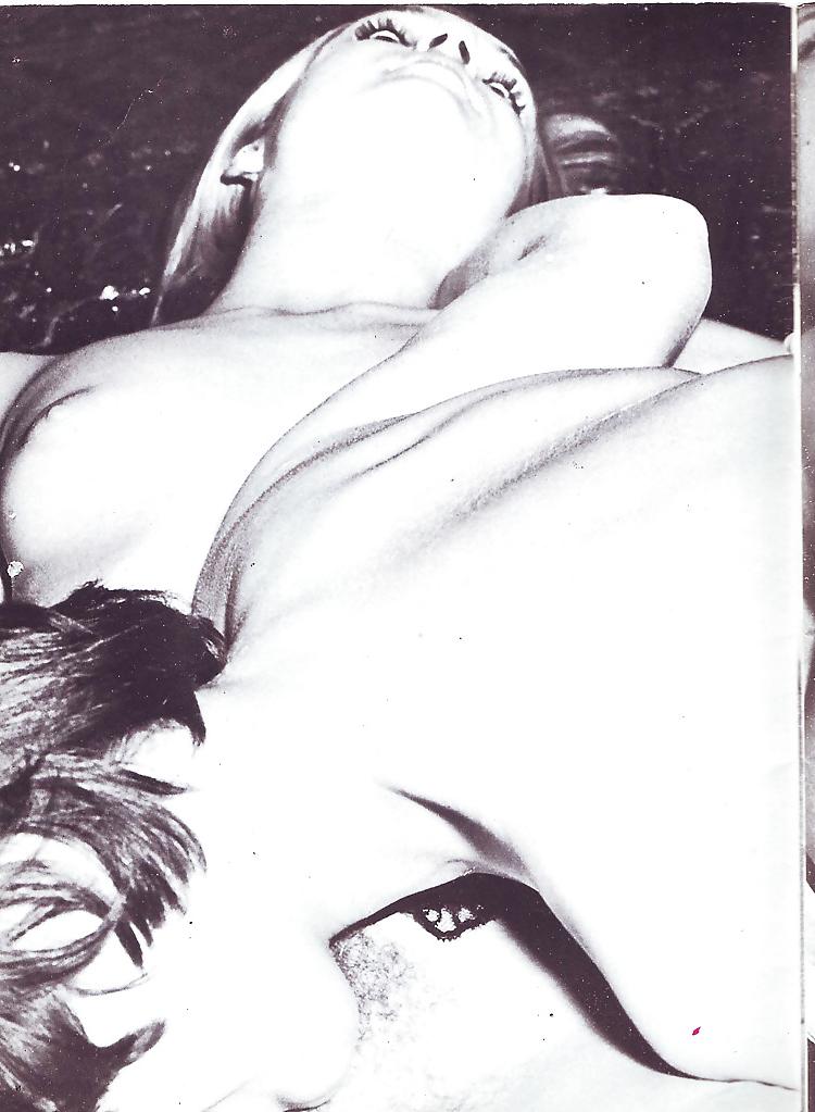 25P Vintage Magazines Petting Girls No 11